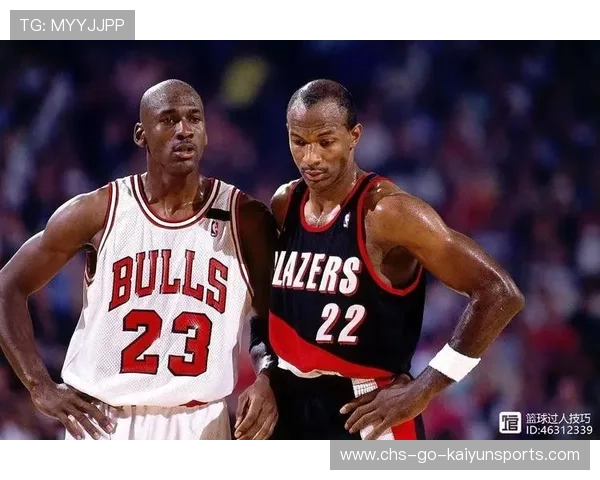 无球跑动撕裂防线创造机会